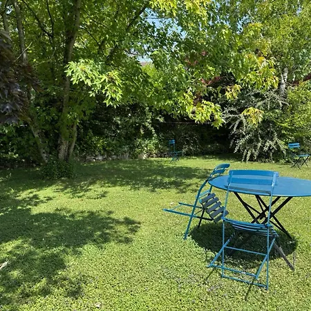Sous Les Toits Bed & Breakfast Dosches