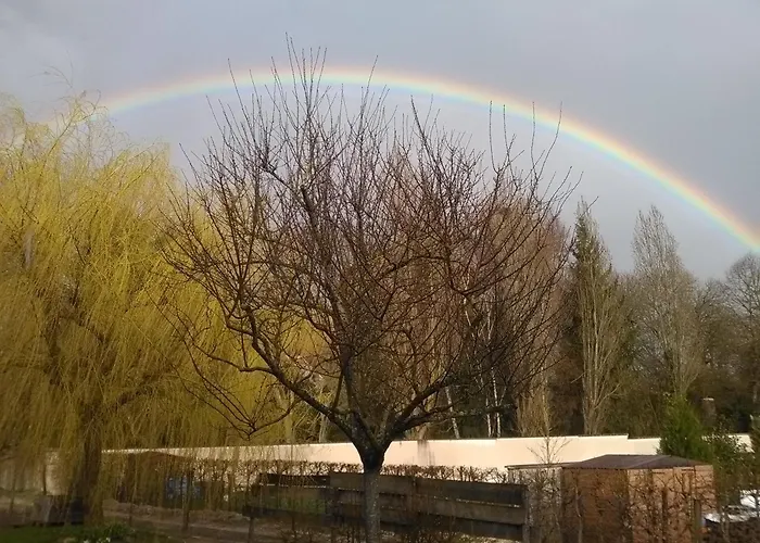 Sous Les Toits Bed & Breakfast *
