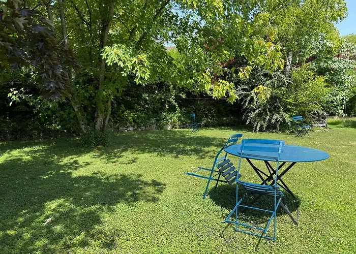 Sous Les Toits Bed & Breakfast Dosches